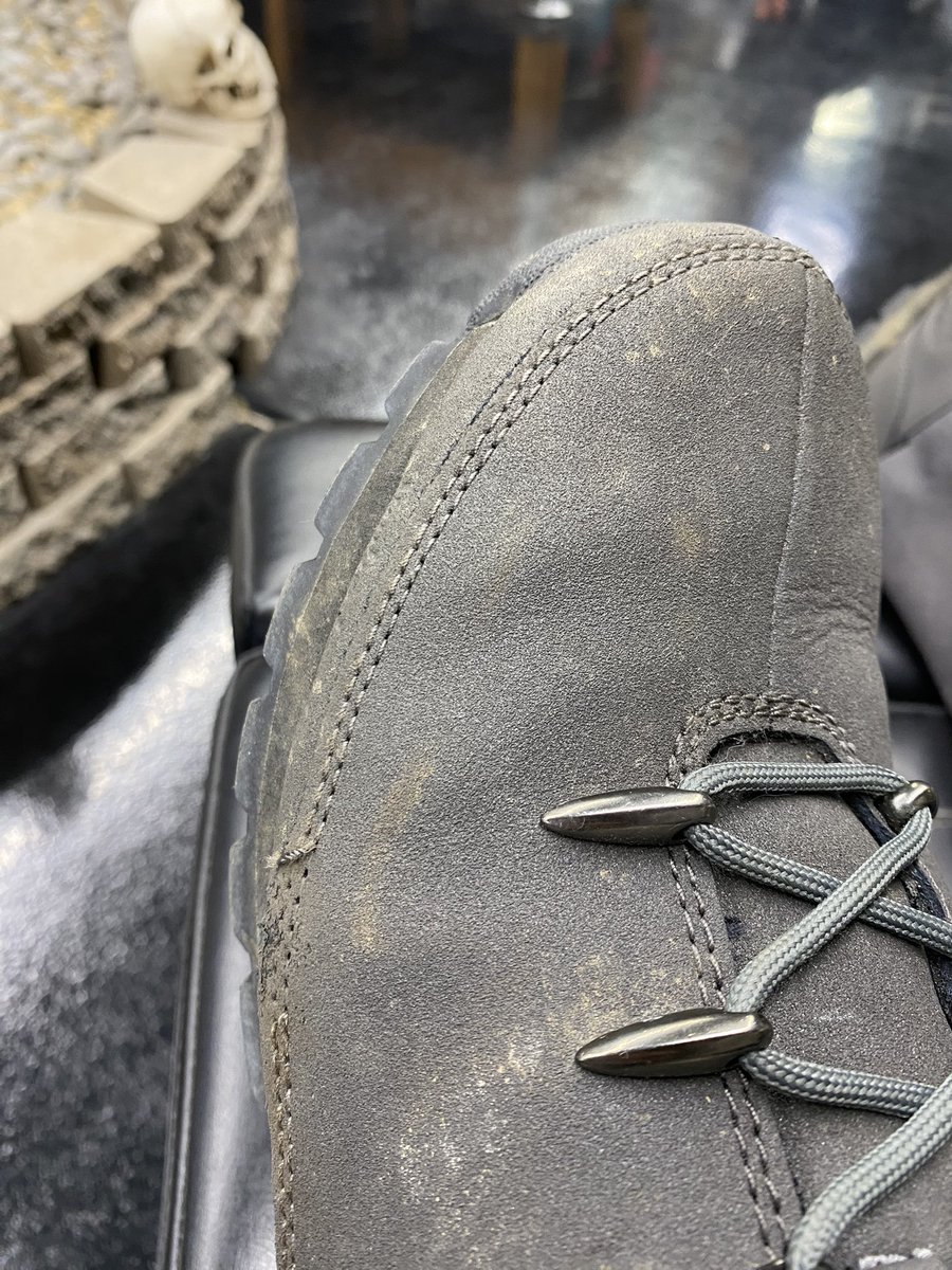 chisoxshow's tweet photo. Hey @Timberland I bought these shoes a couple weeks ago and have work then about 10x. Already have a seam coming loose. What gives? https://t.co/F46zCeNZRB