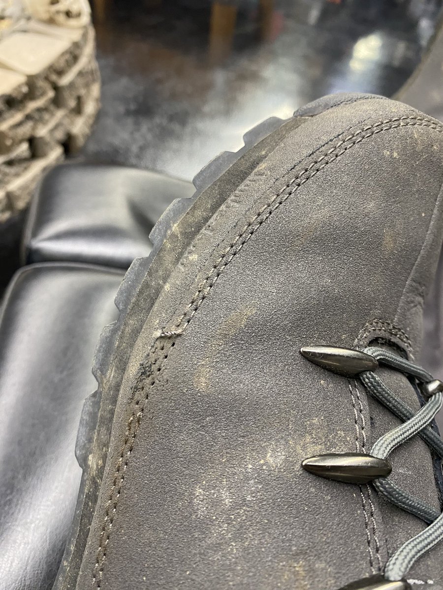 chisoxshow's tweet photo. Hey @Timberland I bought these shoes a couple weeks ago and have work then about 10x. Already have a seam coming loose. What gives? https://t.co/F46zCeNZRB