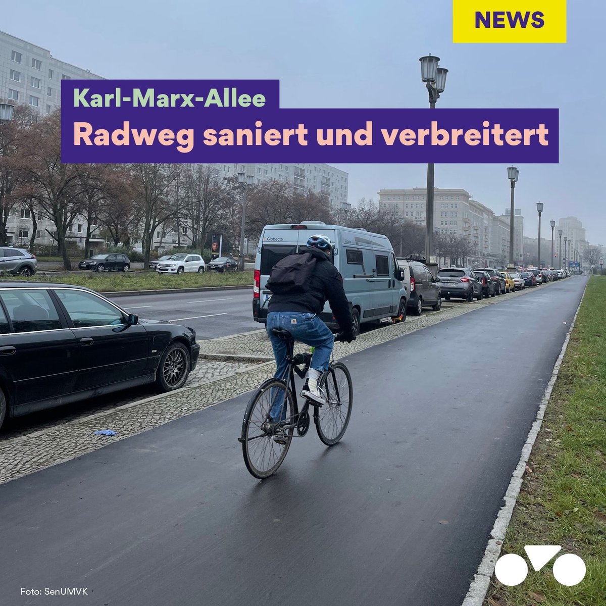 An der #KarlMarxAllee ist der erste Abschnitt des von @BA_Xhain & @SenUMVKBerlin sanierten und auf 3 Meter verbreiterten Radwegs fertig. Außerdem wird aktuell eine ampelgesicherte Querungsmöglichkeit für den Radverkehr an der Kreuzung Karl-Marx-Allee/Koppenstr. geschaffen 🚴‍♀️💚.