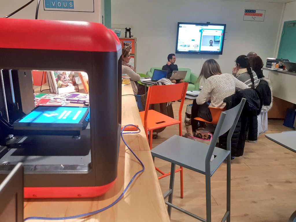 canope_27's tweet photo. Formation #fablab pour l'école d'Écouis et la SEGPA du collège des 7 épis. Merci à Ludovic Tellier pour son retour d'expérience. @fablabalecole @universcience @Nanou67845661 @dsden27 https://t.co/NLIyztQPJW