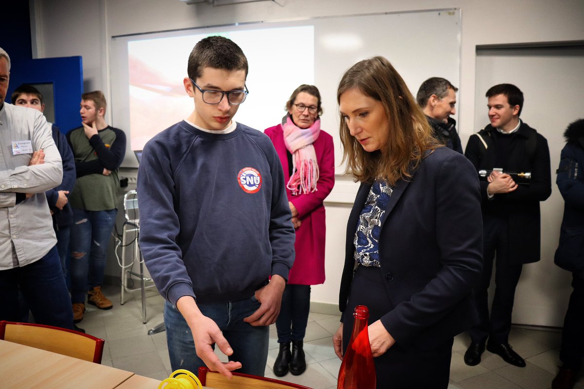 CGrandjean_'s tweet photo. #CNR | Le Conseil National de la Refondation permet d’échanger et de mettre en visibilité de beaux projets de lycées professionnels.

À Lunéville, échanges sur le "FabLab" et le concours robot lancé avec les collèges lorrains: l’innovation au service de la réussite de l’élève !💡 https://t.co/RTi8ifbcpA