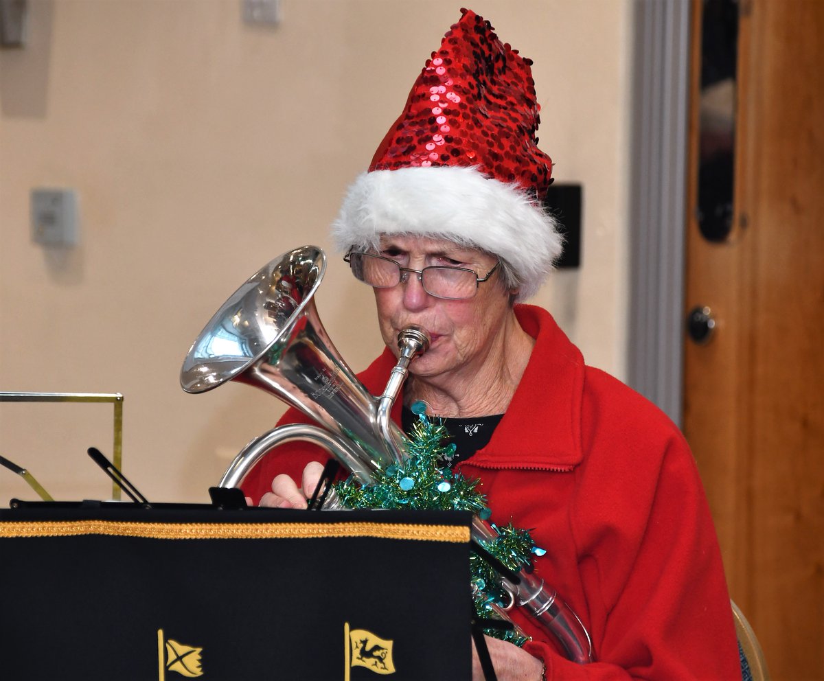 Thank you to Beaumaris Brass Band for visiting the county offices today. All enjoyed the music and carol singing! @egincyf @canolfanbmaris @blogdroed