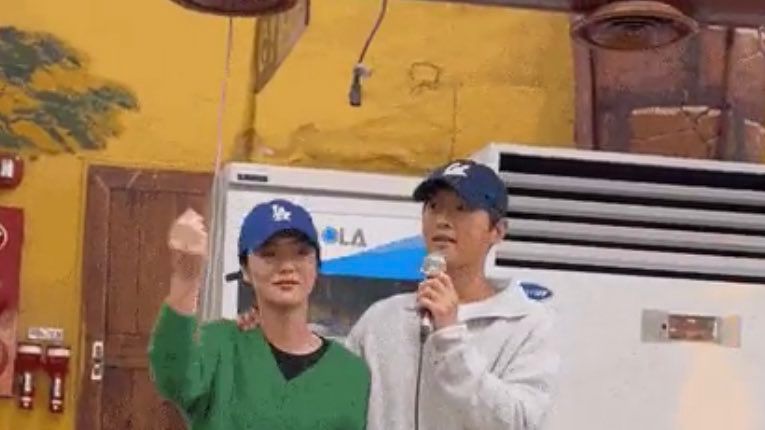 kdrelyy's tweet photo. HOY SON MUY BUENOS DÍAS, JOONG KI Y BENNIE JUNTOS. 😭 https://t.co/jhKjx0KKSM