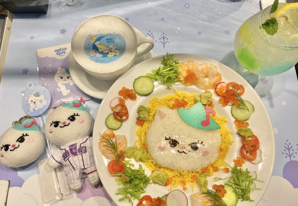 n_11gyum's tweet photo. #NIZOO_CAFE 🐱💚
店内NIZOOちゃん達とNiziUちゃん達で溢れてて可愛すぎたし、ご飯もドリンクも可愛くて美味しかったし、隣のお姉さんも優しくて幸せ空間でした🥹🫶
#NiziU #MAYUKA #Rucat https://t.co/cyrPd0x7IY