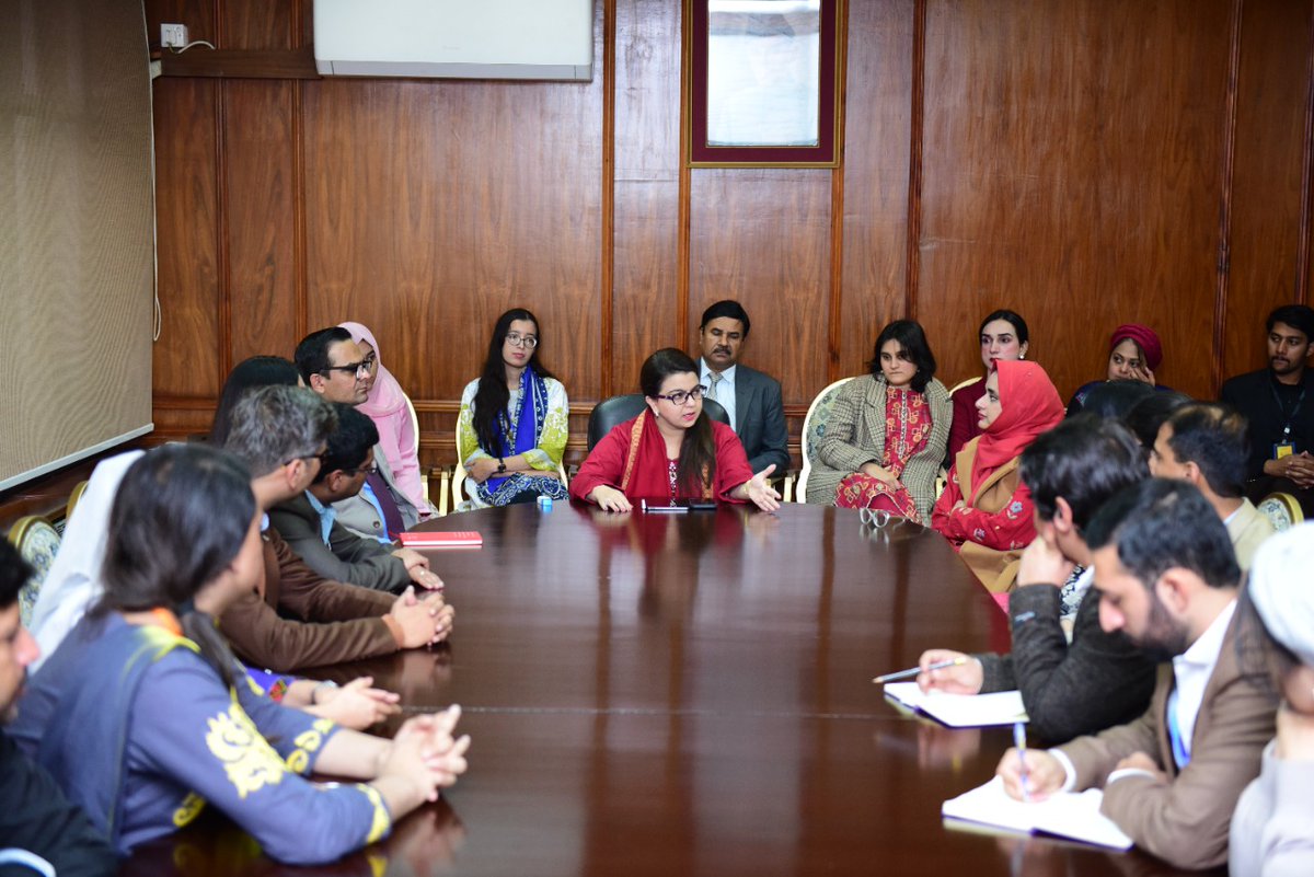 PMsYouthProgram's tweet photo. - @ShazaFK met with representatives of @cdapak & discussed youth issues in Pakistan. The discussion focused on increasing youth opportunities in the country to ensure that talented youth stays in the country & creating mechanisms that increase youth representation in government. https://t.co/RH90GuMRbJ