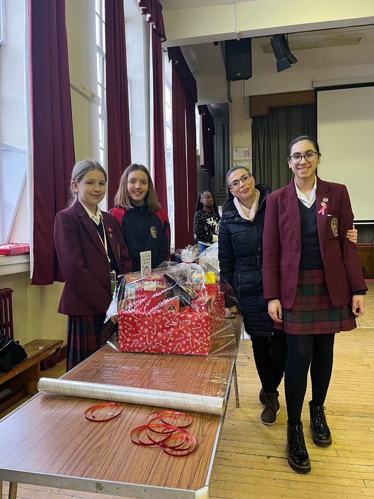 ExodusYWUK's tweet photo. A busy day with @StAnnes_N13 @StAnnes_6thForm @St_Ignatius making hampers for the community. We need your support to match our pledge of 1000 hampers &amp; #BagsOfKindness. Please give what you can and share so others too may receive the blessing of giving. 

https://t.co/zrUhYHWq7z https://t.co/0k52WHKzzt