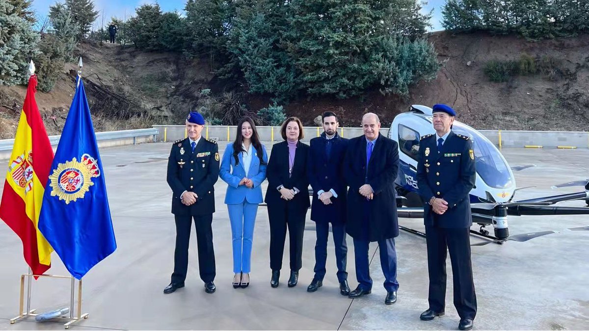 idealmagn3t's tweet photo. ElectricVTOL: RT @ehang: #EH216 #AAV has completed its maiden flight by @policia at the National Academy of Police in รvila, #Spain, to initiate its trial operations by the Spanish National Police in Spain.
Learn more๏ผhttps://t.co/czbmehwRHR
#EHanโฆ https://t.co/L7wSclZLAp