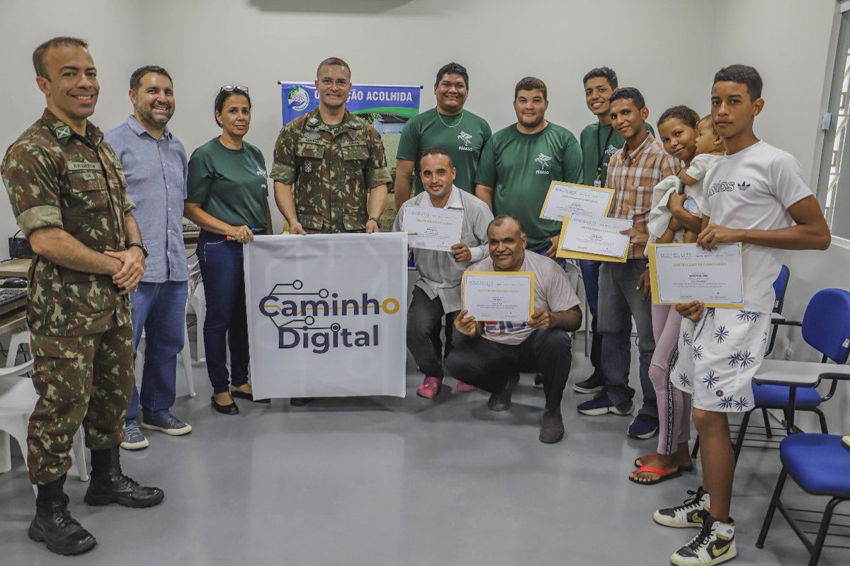 OpAcolhida's tweet photo. Mais uma turma de #migrantes e refugiados da #OperaçãoAcolhida conclue #cursos do Programa Caminho Digital, do Ministério do Trabalho e Previdência. 

@prevtrabalho @UFRROficial 
#MãoAmiga #ComOsRefugiados #Capacitação #Desenvolvimento

Veja mais em: https://t.co/VPUfI3rGJq https://t.co/ejMxWoMEVz
