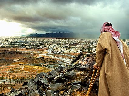 adsd121gmailco1's tweet photo. يعيش الصغار مع آبائهم في محبة ولم أر في حائل تلك المشاهد الكريهة المألوفة بمصر والد حانق يضرب ابنه ولا رأيت الإذلال الذي يعانيه صغار الأتراك الذين لا يسمح لهم أبدا بالجلوس حضرة آبائهم المتغطرسين ولم أر في العالم كله أولادا أكثر تعقلا وأحسن خلقا وأكثر إطاعة لآبائهم من الحائليين https://t.co/fKRBXxfK5x