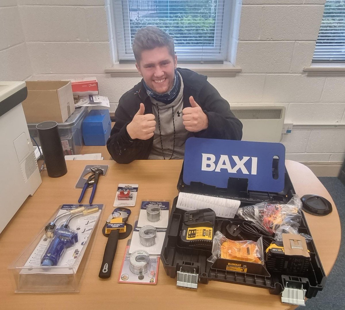 JonesandShuffs's tweet photo. 'Tis the season of goodwill and Jones &amp; Shuffs were happy to help Jayden, of @Town and Country Gas with some new tools as he starts his new apprenticeship ⚒️ Good luck Jayden! 
#tools #apprenticeships #itsgoodtogive https://t.co/MibwbBAJtw