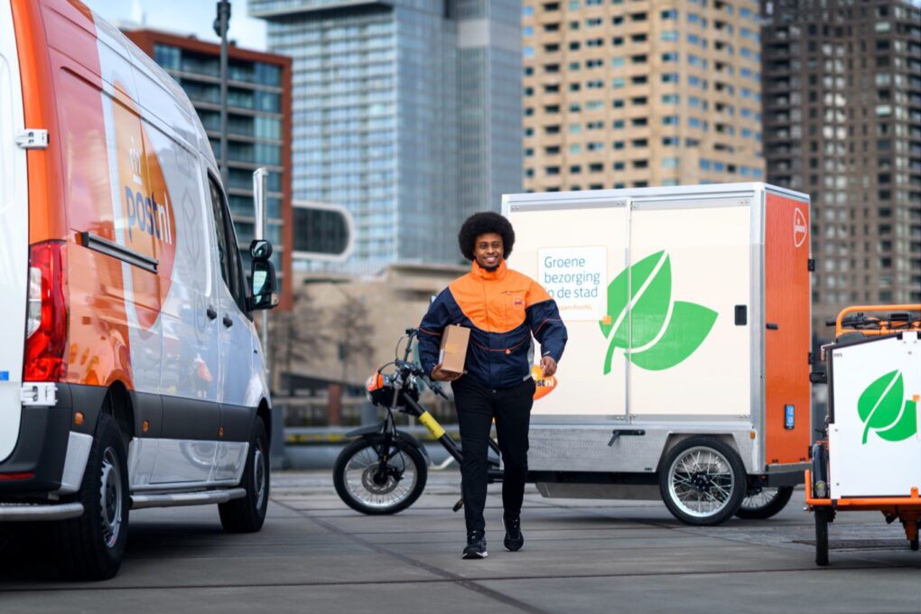 🇪🇺<a href="/ULaaDs/">ULaaDS</a>: Bike-based solutions in urban logistics

🎮Find out how <a href="/PostNL/">PostNL</a>'s "Tetris-tool" helps them efficiently load their #cargobike fleet in terms of space and delivery order.

💡Also feat <a href="/pedalmeapp/">Pedal Me</a>, <a href="/bpost_nl/">bpost</a> + @urbike_be.

👀ulaads.eu/bike-based-sol…

#DecadeoftheCargoBike