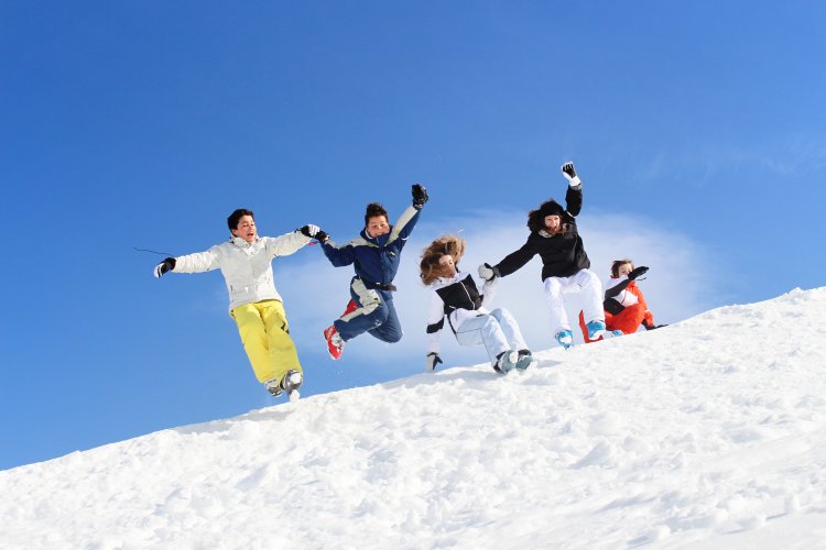 1/2 [ETUDE <a href="/VVFOfficiel/">VVF</a>] Avec ou sans enfant, pas les mêmes vacances ?

Sans surprise, c'est le budget qui arbitre les choix de vacances (destination, hébergement, activités, restauration) des familles avec enfants, quand les autres disposent de plus d'options et de libertés.