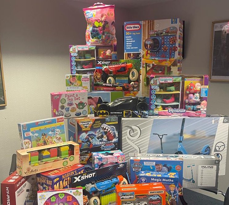 NIPrisons's tweet photo. Fantastic work from our staff who have donated hundreds of toys and food parcels as part of our ‘Christmas Hope’ Appeal.  

Even in these challenging times the generosity of prison staff shines through.  

Privileged to support @PFNI81 and @TrussellTrust in Northern Ireland. https://t.co/tLPB827c4J