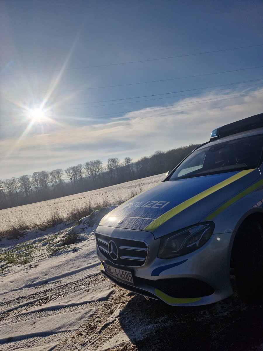 PolizeiSaarland's tweet photo. Die kommenden Tage bleibt es noch frostig 🥶 Glatte Straßen sind möglich, deshalb #8ung und #fußvomgas.
Unsere Blitzer 📸 findet ihr morgen hier:
▶️#A620 zwischen #Saarbrücken und #Saarlouis
▶️#B268 zwischen #Nunkirchen und #Lebach
▶️#B51 zwischen #Frankreich und #Saarbrücken https://t.co/Q8Jc3lm0KB