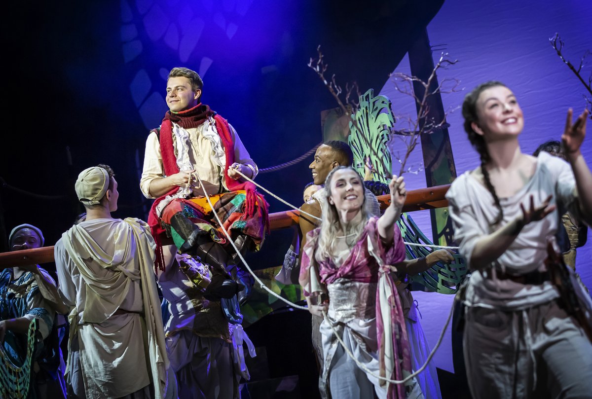 WhatsOnStage's tweet photo. Claus the Musical – world premiere first look https://t.co/FgoH1ijGUZ https://t.co/J7GNzyx5Ll