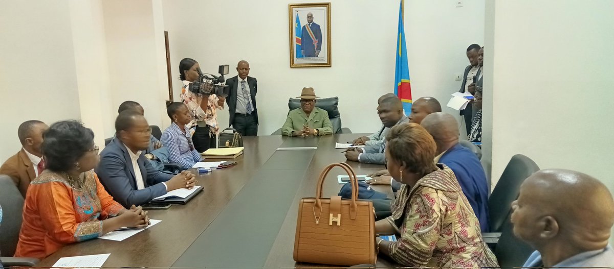 Modeste MUTINGA MUTUISHAYI (@mmutuishayi) on Twitter photo RDC: Nous remercions vivement le CEPRODHEC et tous les partenaires techniques et financiers pour ce diplôme de mérite civique, d'honneur et d'encouragement. A notre humble avis, ce diplôme symbolise l'appel à une prise de conscience collective pour mieux faire. <a href="/PrimatureRDC/">Primature de la République Démocratique du Congo</a> RDC: Nous remercions vivement le CEPRODHEC et tous les partenaires techniques et financiers pour ce diplôme de mérite civique, d'honneur et d'encouragement. A notre humble avis, ce diplôme symbolise l'appel à une prise de conscience collective pour mieux faire. <a href="/PrimatureRDC/">Primature de la République Démocratique du Congo</a>