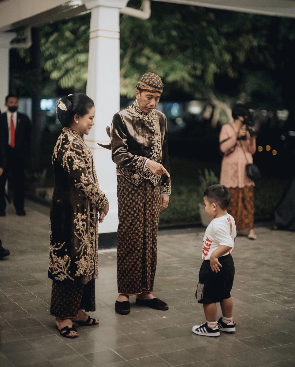 Nahyan jangan ganggu kak <a href="/kaesangp/">“kak” Kaesang</a> malam jumat ya.
Begitu kira kira pecakapannya.