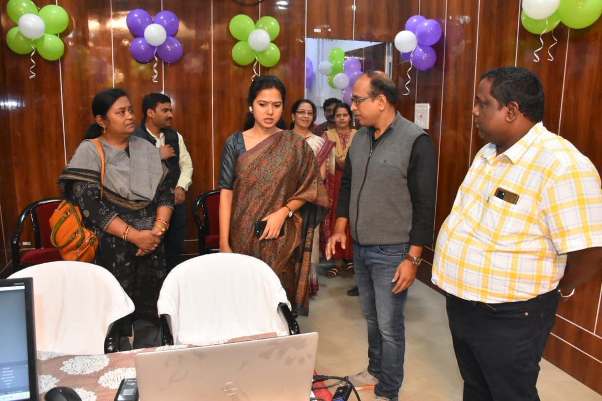 DmSambalpur's tweet photo. Today Collector inaugurated District Digital Studio . in this studio live streaming classes, online classes, virtual meeting  etc will be conducted which will be helpful for teacher, students and other stakeholders.@CMO_Odisha @SMEOdisha @IPR_Odisha https://t.co/kxiKEy3Z5Q