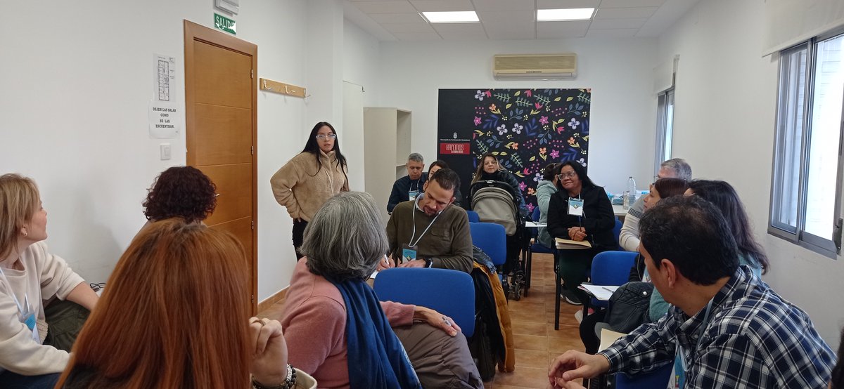 ACNURspain's tweet photo. Asistimos al taller de emprendimiento 📝de @ASOVENCR, para personas refugiadas en Ciudad Real, que orienta para poner en marcha sus ideas de negocio en 🇪🇸 

Más de 25 personas de 6 países se benefician del programa apoyado por @ACNURSpain, que estará en breve en formato virtual. https://t.co/v8n0VsUGce