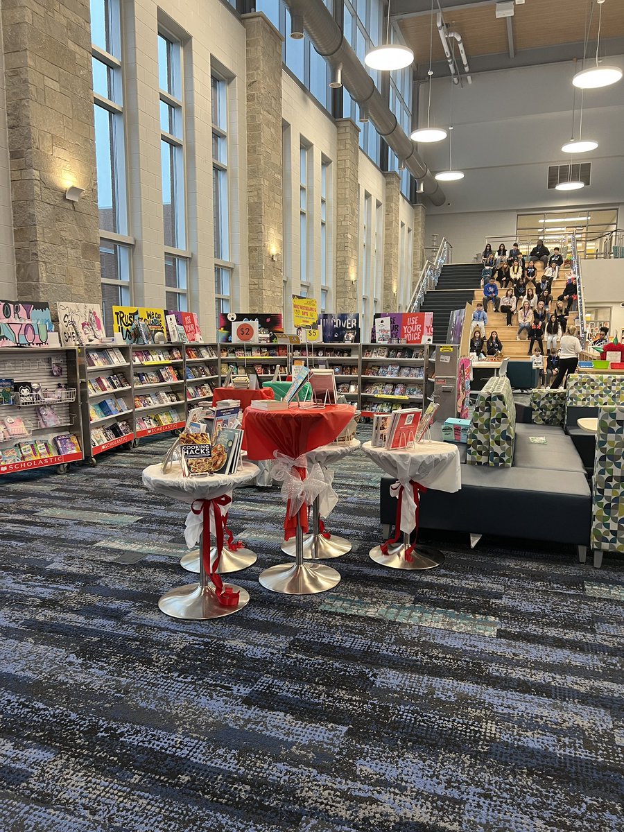 LameratoMrs's tweet photo. Scholastic Book Fair day for my students in #lowerbluerocks #onlyWB @WbmsIcenter #wbms2022 https://t.co/iLv3xjt0Pb