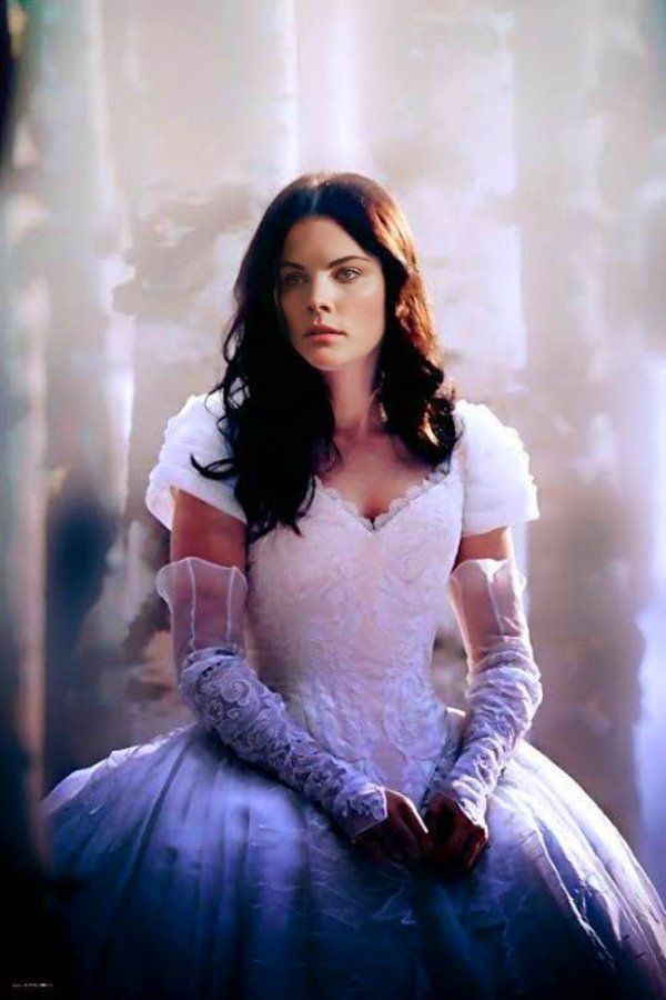 GoddessLadySif's tweet photo. #ThrowbackThorsday to the Yuletide celebrations of her youth as young Lady in palace.
.
.
.
No, she did not feel at all like herself in those fancy dresses. https://t.co/Tvx1SiAfxn