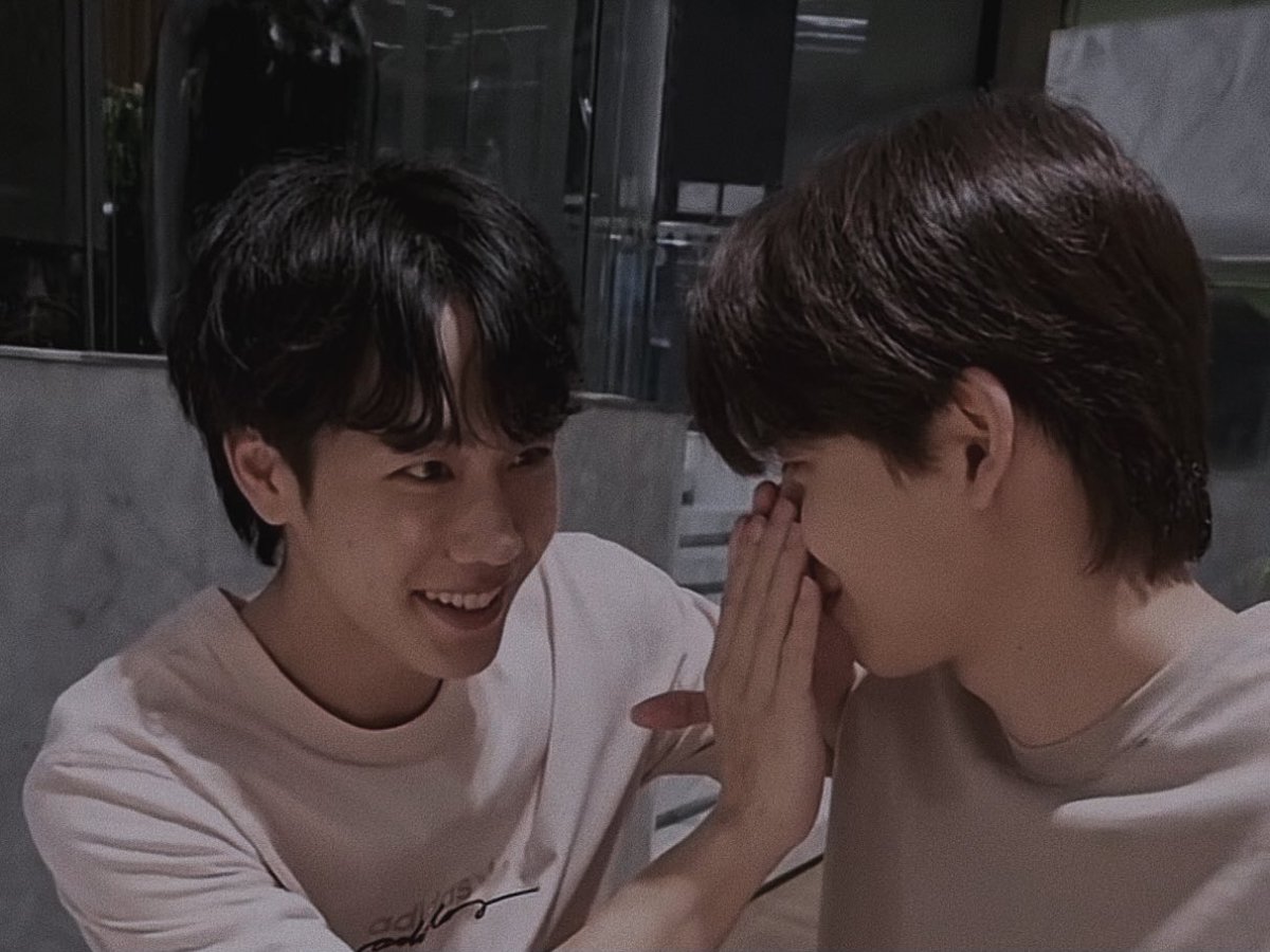 voids0ber's tweet photo. อยู่ด้วยกันไปนานๆ จนกว่าแมวจะเห่าได้เลยนะ.

#yinyin_anw #warwanarat #หยิ่นวอร์ https://t.co/DZNPt7i5ja
