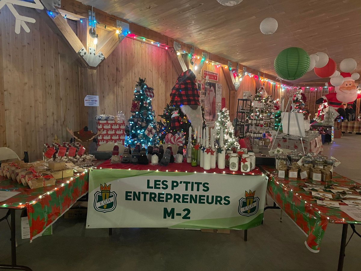 [ Projet  #ViceVersa :Les petits entrepreneurs]
Les élèves de la maternelle à la 2e année ont participé au Marché de Noël "Paradis du Père Noël" qui s'est déroulé du 9 au 11 décembre dans le chapiteau du Parc Clarence Bourgoin de Saint-Léonard.  
<a href="/ViceVersaFJCF/">Vice-Versa</a>  <a href="/Patrimoinecdn/">Patrimoine canadien</a>
