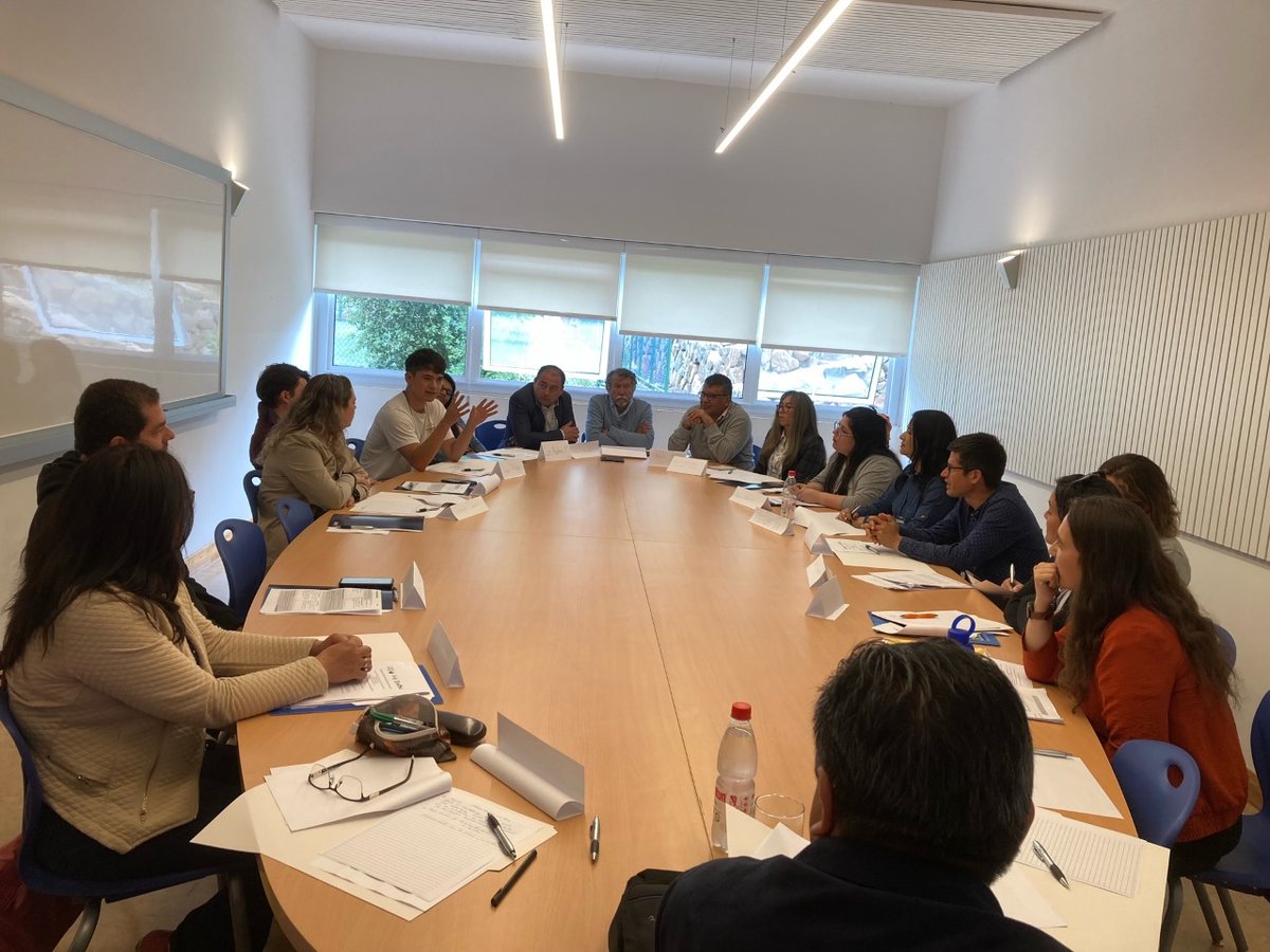casa886's tweet photo. Ayer en el Primer Encuentro de Docentes STEAM–LATAM dirijí una clase de core Ciencia-Arte. Gracias a Carola Millán por la invitación, a @pascualcote por los consejos de Arte y a @paurosaperas por el apoyo en la clase. Nuestro modelo CoreCurriculum les encantó @artesliberalesuai https://t.co/YontT9RiFz