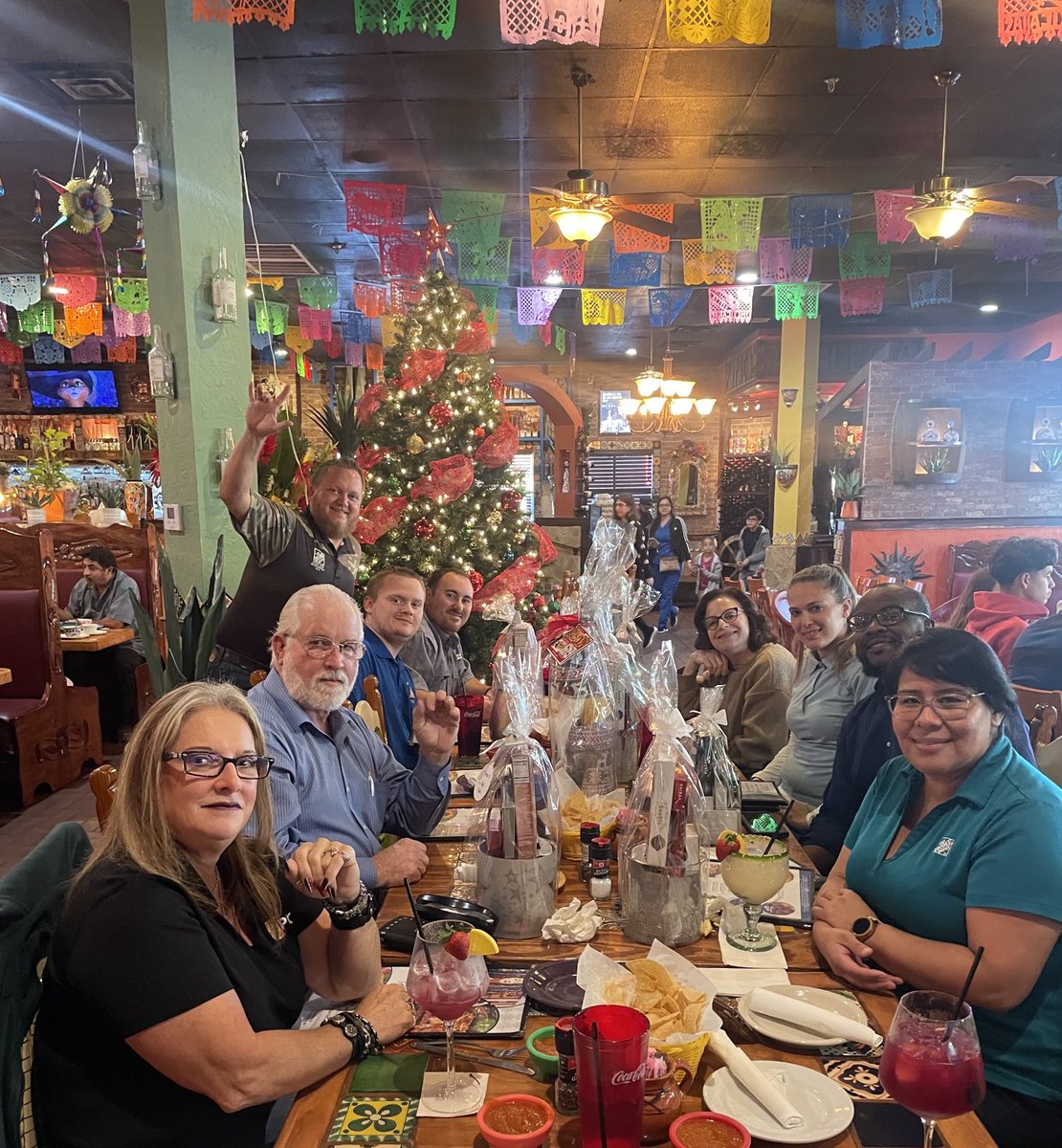 miriamperez03's tweet photo. Thank you to all my DS from Porter HD 6523.Happy Holidays 🎄 🎉🎄🎉 https://t.co/J6DSz7oli1