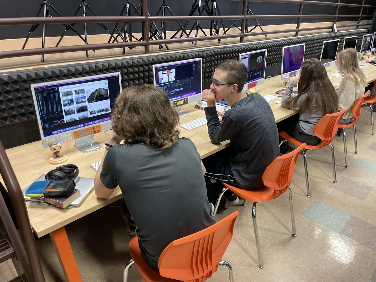 SwiftFoxMedia's tweet photo. Here's a behind the scenes peek at our C-SPAN StudentCam Teams editing their documentaries. #StudentCam2023 https://t.co/yJTKMPPx3h