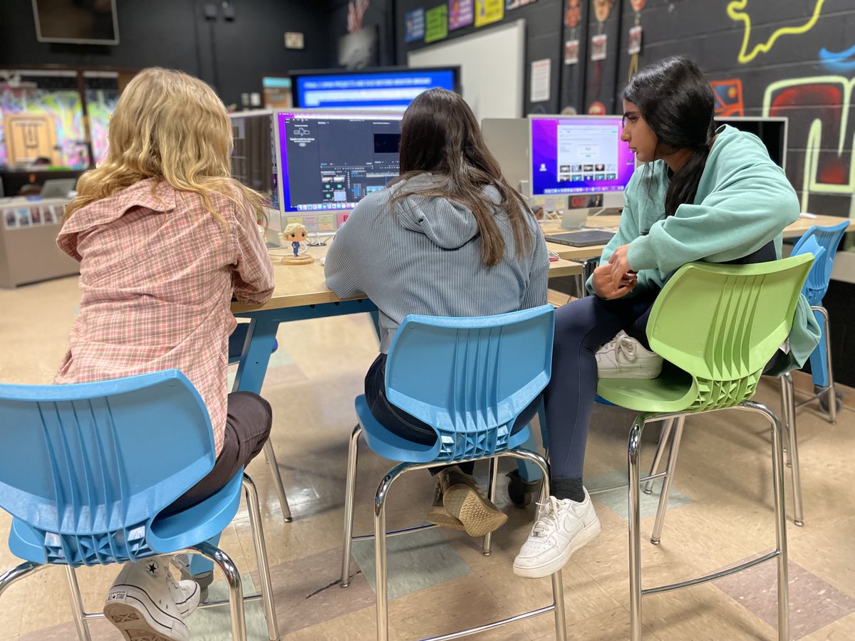 SwiftFoxMedia's tweet photo. Here's a behind the scenes peek at our C-SPAN StudentCam Teams editing their documentaries. #StudentCam2023 https://t.co/yJTKMPPx3h