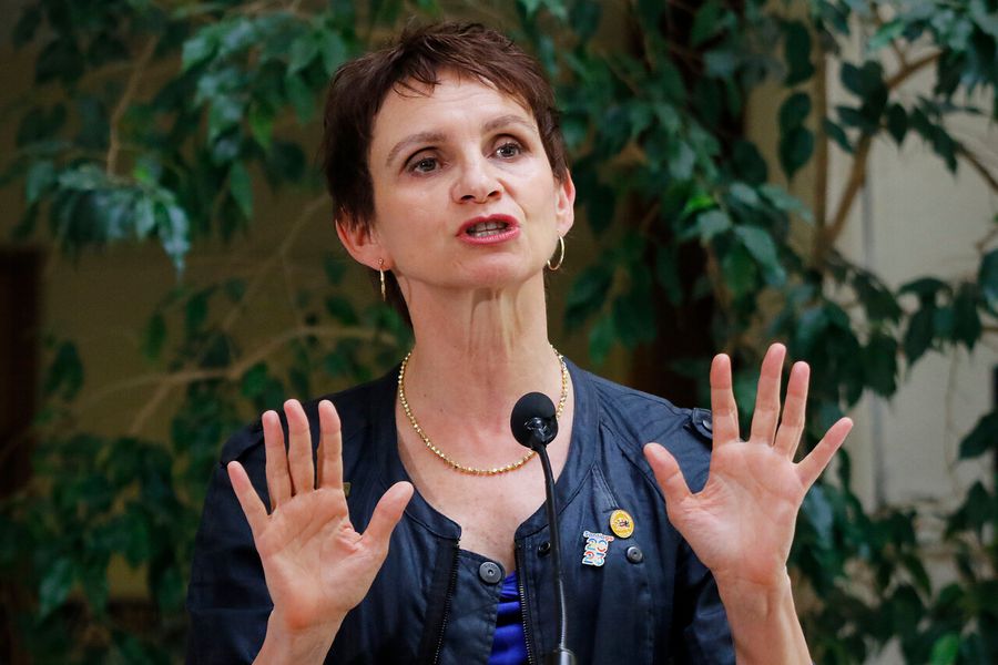 latercera's tweet image. La radiografía en seguridad de la ministra Carolina Tohá: “Los menores no han aumentado su participación en delitos, pero sí en los robos con violencia y en los homicidios” bit.ly/3YDLX5Z