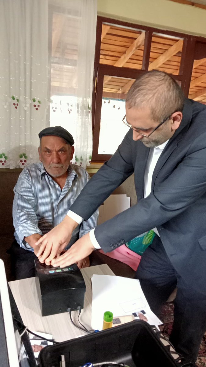 İlimizde, müdürlüğümüze gelemeyen 5 vatandaşımızın  #AdresteNüfusHizmeti kapsamında kimlik başvurularını alarak işlemlerini tamamladık.
<a href="/TCNufus/">Nüfus ve Vatandaşlık İşleri Genel Müdürlüğü</a>
<a href="/sefikaygol/">Şefik AYGÖL</a>
<a href="/AmasyaValiligi/">T.C. Amasya Valiliği</a>
@Amasya_nvi
<a href="/sahinler_zehra/">Zehra ŞAHİNLER</a>