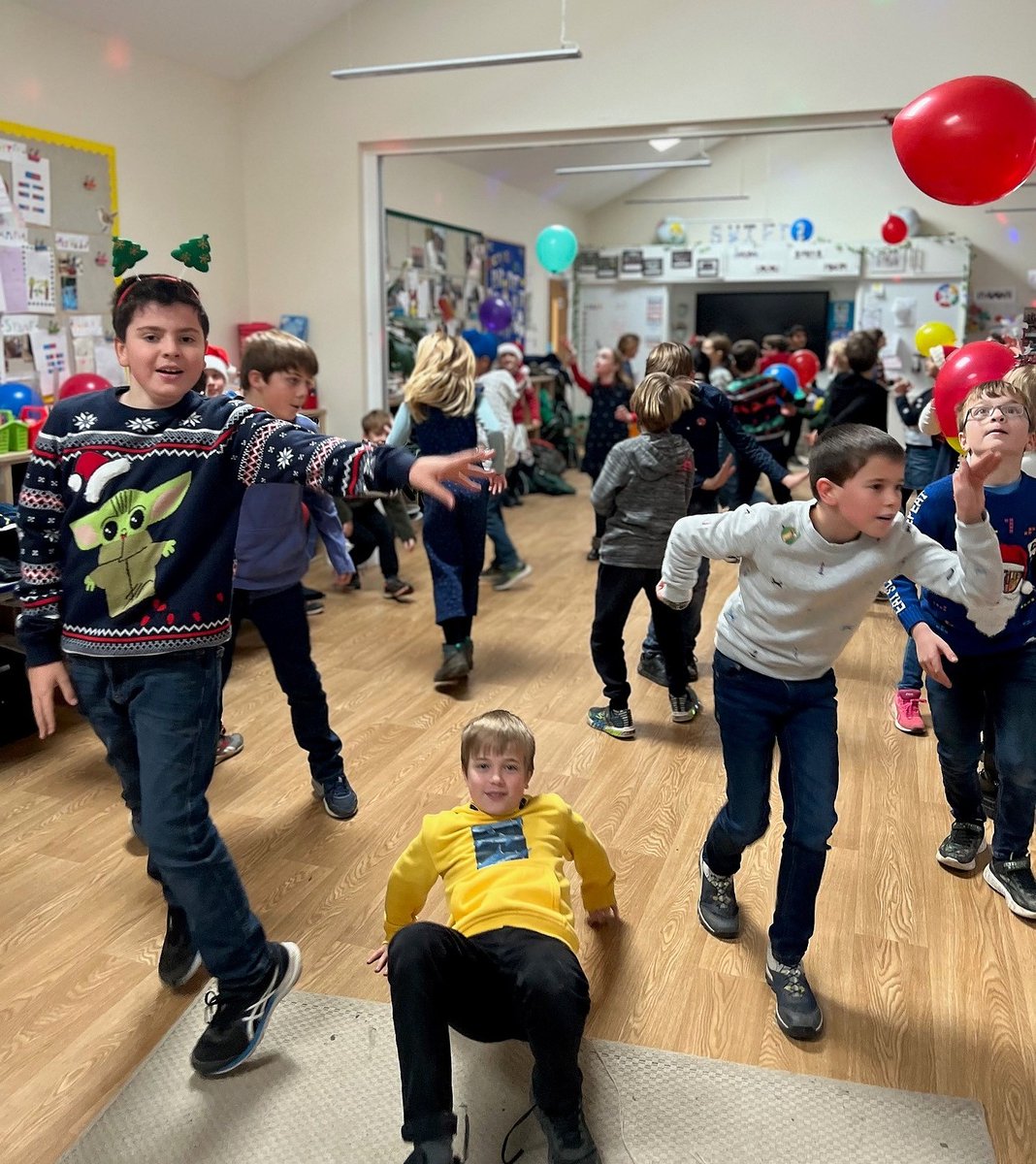 KESPreparatory's tweet photo. Lots of Christmas fun was had at the Middle School Christmas parties this week, along with delicious party food and cracking dance moves from the children!
#StroudMSch #StroudChristmas #ForeverUndaunted https://t.co/RSTxTHb0lN