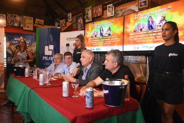 joosevillagran's tweet photo. Anoche se presentó en conferencia de prensa la edición número 37° del #FestivalDelPescador.
El festival se realizará en el Balneario #DonRoque de la ciudad de #SauceViejo los días Viernes 13, Sábado 14 y Domingo 15 de enero del 2023. https://t.co/SCA4BF5zX2