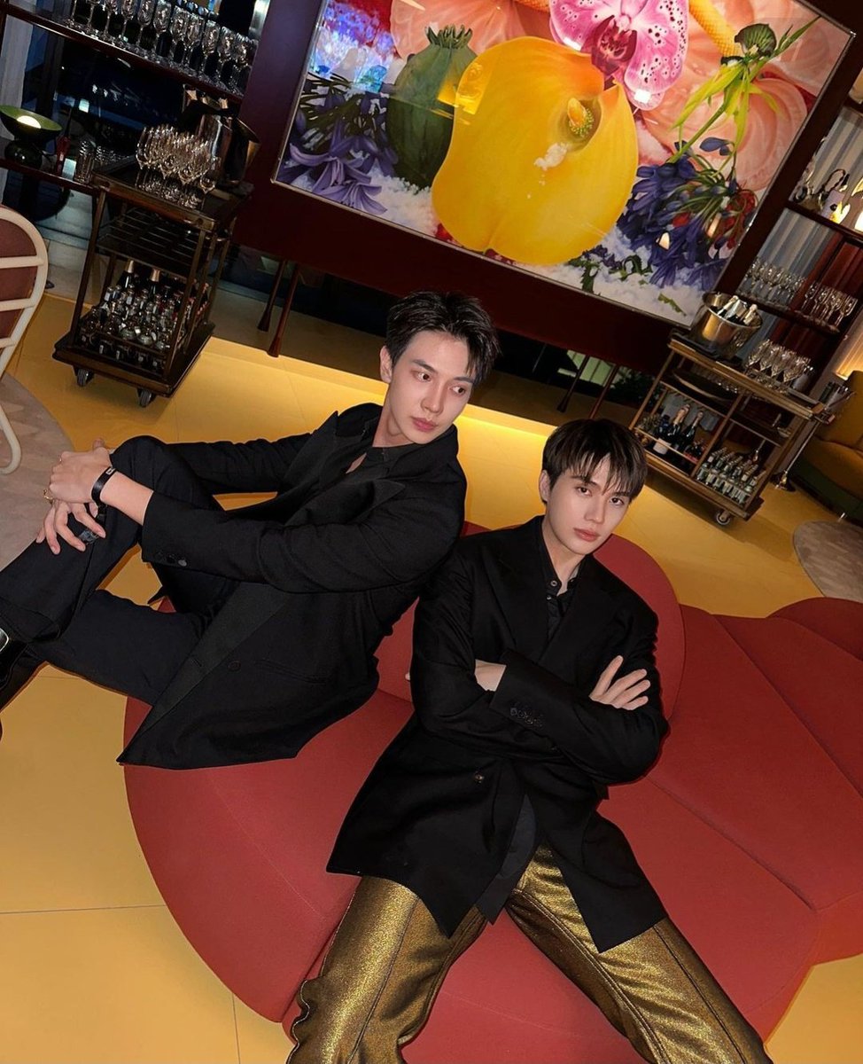 casuarineslove's tweet photo. I'M SO SORRY NENGNSARIN.. BUT MY MAXSARIN SAILING AND I CANT JUST KEEP QUIET!! 😭😭😭

MY MAXSARIN HOLDING HANDS.. OMG OMG MY HEART SCREAMING 😭😭😭

#maxsarin shipp!!!!! 😭😭😭😭 https://t.co/E85XH8mFoi