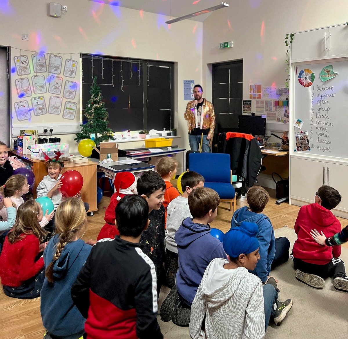 KESPreparatory's tweet photo. Lots of Christmas fun was had at the Middle School Christmas parties this week, along with delicious party food and cracking dance moves from the children!
#StroudMSch #StroudChristmas #ForeverUndaunted https://t.co/RSTxTHb0lN