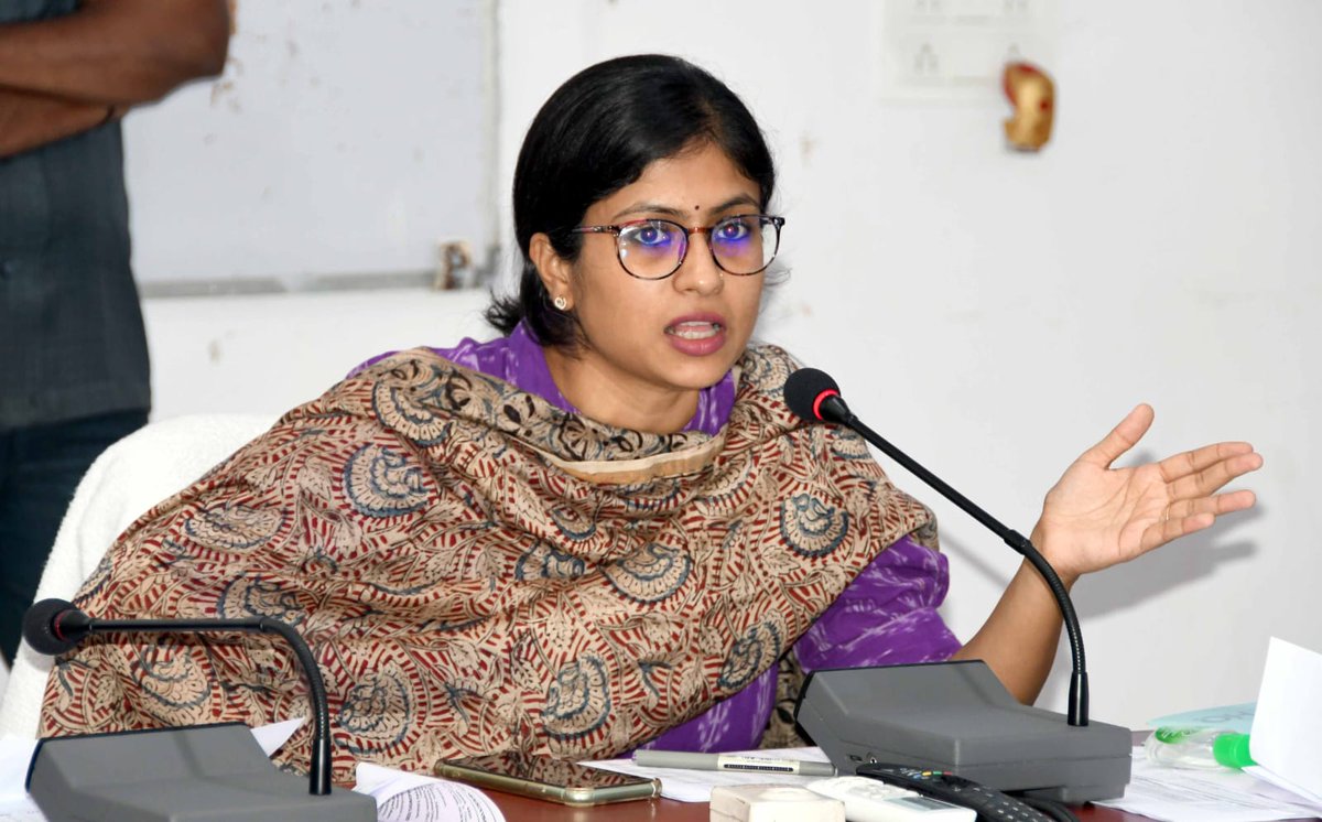 Collector_ADB's tweet photo. పరిపూర్ణమైన,తప్పులులేని ఓటరు జాబితాను తయారు చేయాలని జిల్లా కలెక్టర్ సిక్తా పట్నాయక్ అన్నారు.ఈఆర్ఒ లు,ఏఈఆర్ఒ లు,బూత్ స్థాయి సూపర్ వైజర్ లతో సమావేశం నిర్వహించారు.అదనపు కలెక్టర్లు ఎన్.నటరాజ్,రిజ్వాన్ బాషా షేక్,తదితరులు పాల్గొన్నారు
@SpokespersonECI
@ECISVEEP
#cometogether #IRegister https://t.co/9Qnj78fQnD
