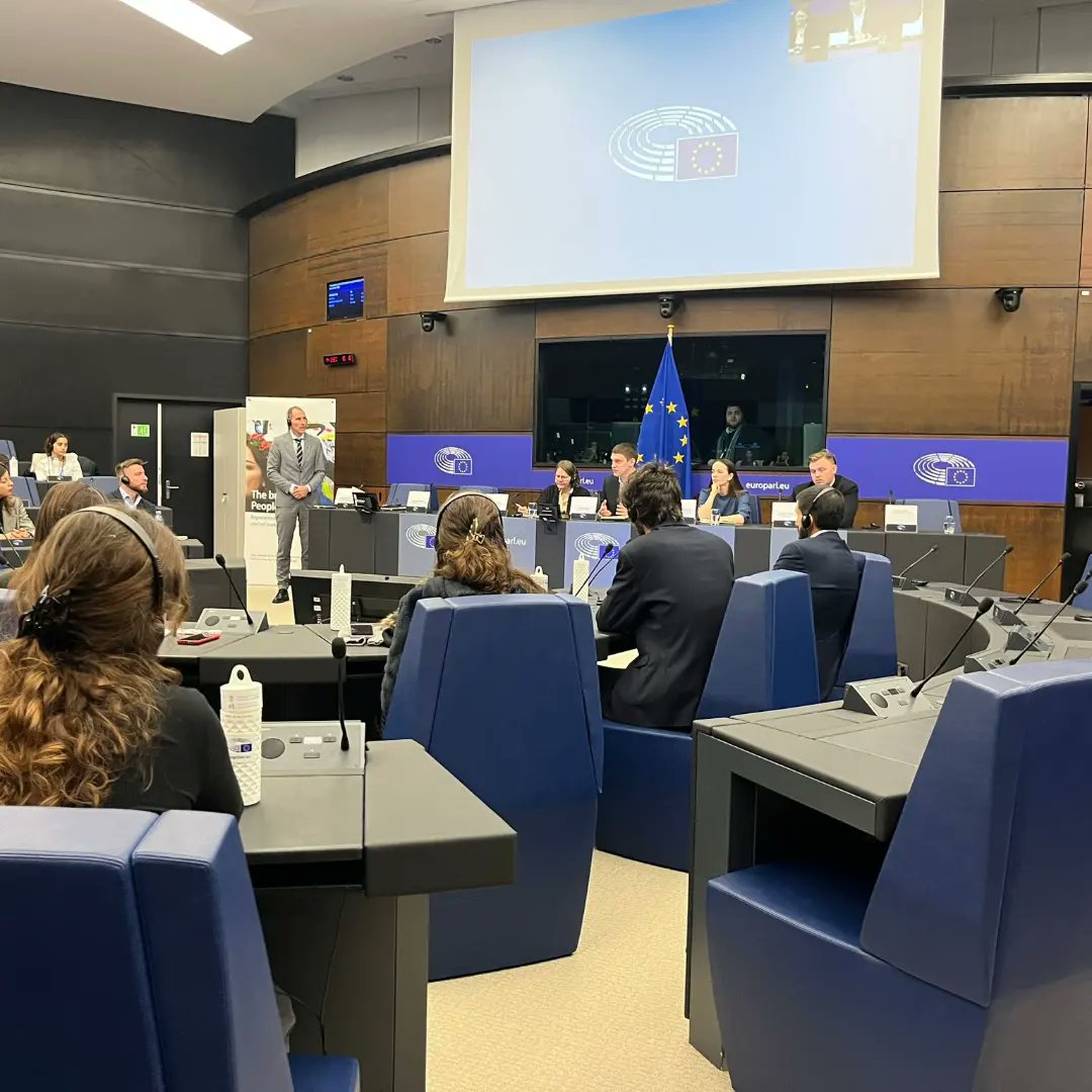 lenster_lycee's tweet photo. Zoë Nastasi, Eugen Stepan &Mr. Kevin Lopes were proud to represent #Luxembourg during the #SakharovPrize2022 ceremony in the #EuropeanParliament. The 3 participants also took place in different seminars promoting EU cooperation throughout the day.
#LLIS #EPAS #POLLIS https://t.co/jxoaFz085l