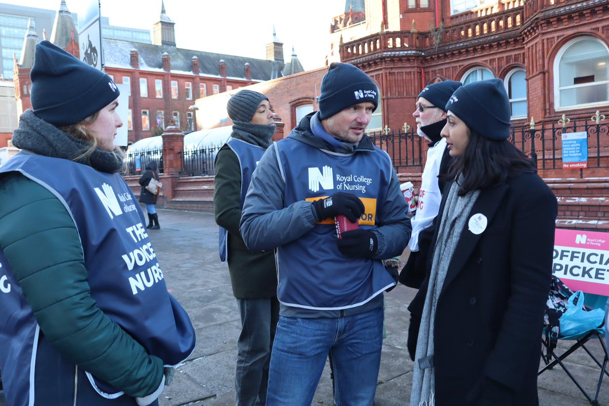 zarahsultana's tweet image. Nurses are always there for us. Now we must stand with them.

That&apos;s what I did today, joining nurses on strike outside Birmingham Children&apos;s Hospital, demanding they get a fair pay rise. 

#FairPayForNursing #EnoughIsEnough