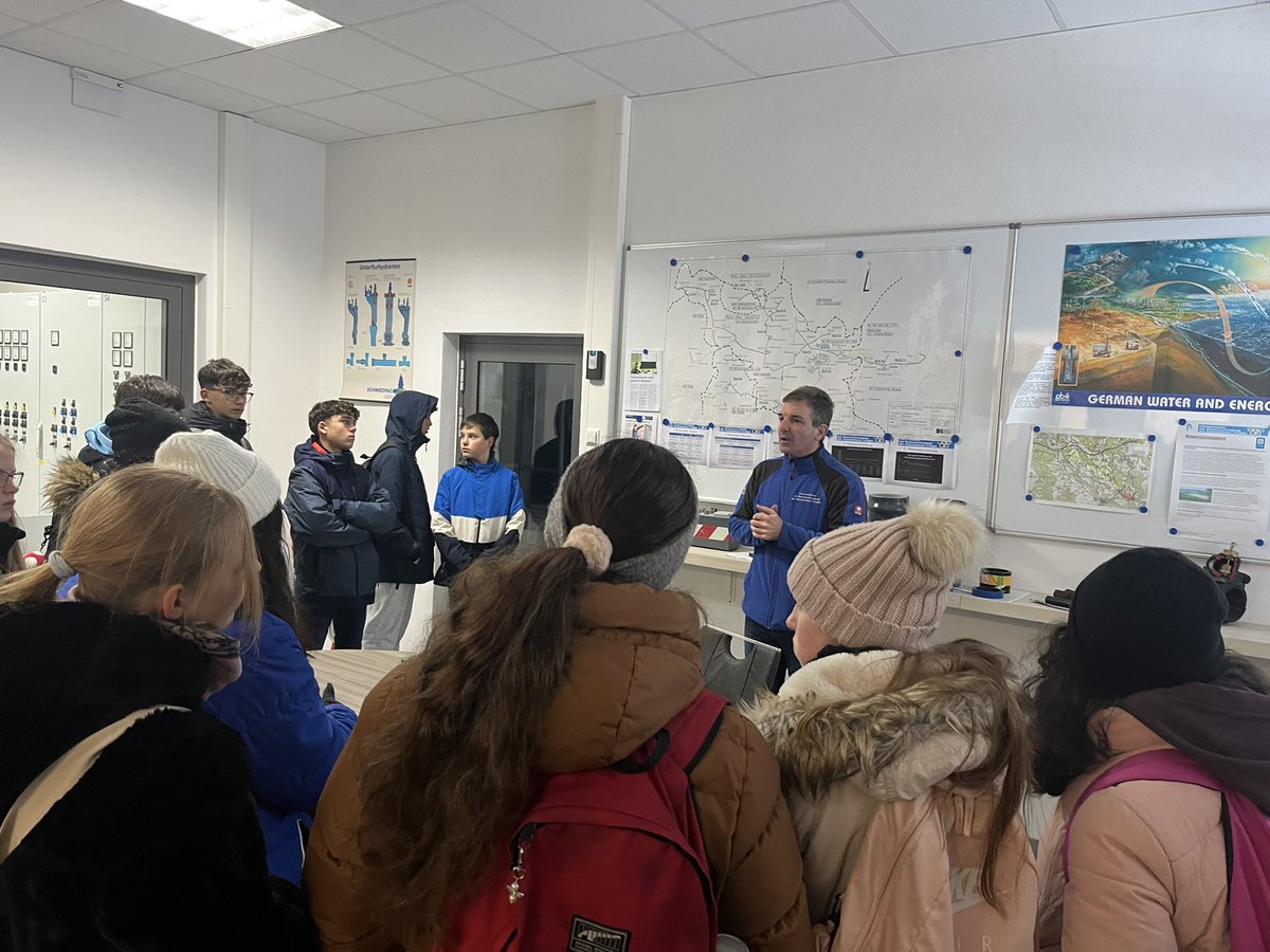 Nellysmdlv's tweet photo. Last day! Workshop ‘water supply’ y último paseo por Lauterhofen #La2La @NazaretArrecife @EUErasmusPlus @ErasmusSMDV @OPEECanarias @sepiegob @coleinnovadores @ErasmusplusFR #opportunies https://t.co/gokR2q7iYL