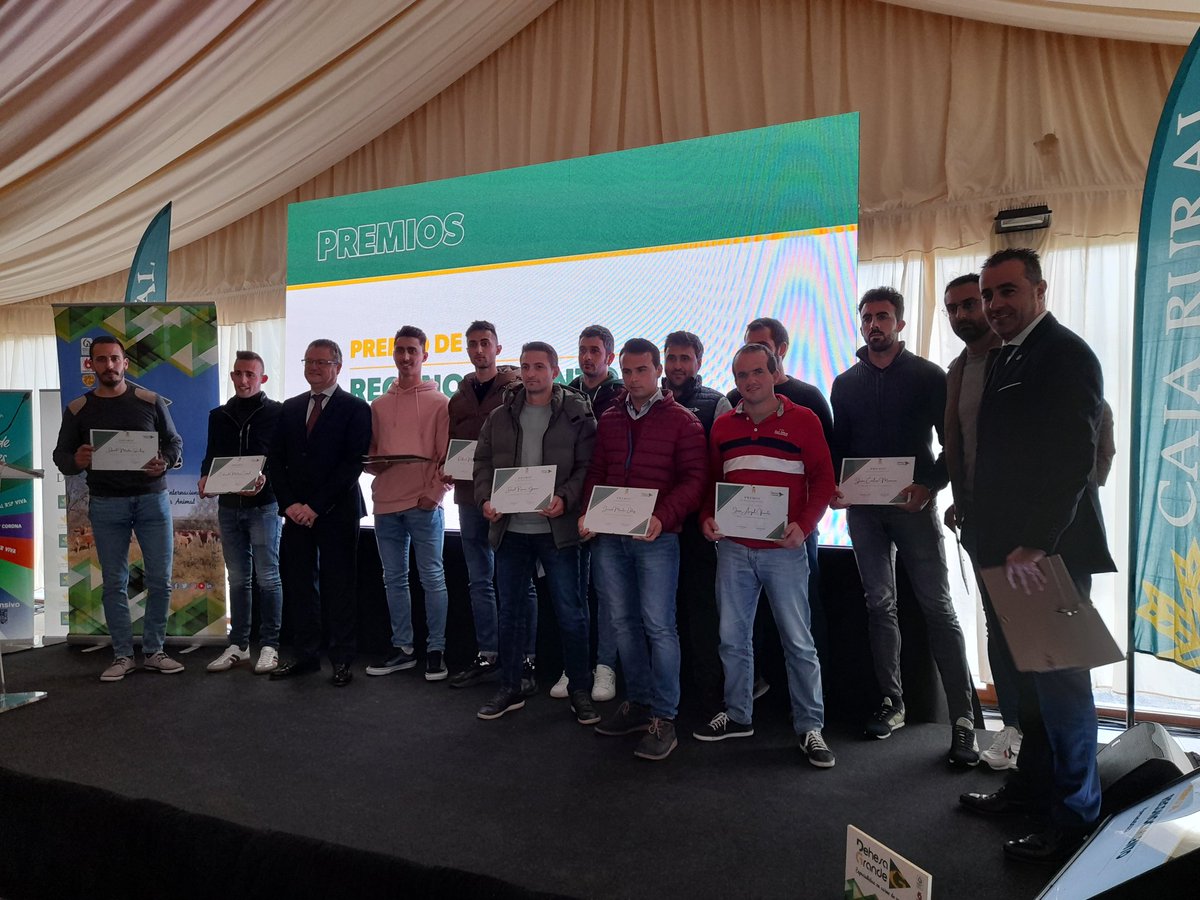 DehesaGrande's tweet photo. 💚 #JornadaDG22 Nuestros #PremiosDG, todo un orgullo para nuestra cooperativa y sus #socios
👉 Éxito de nuestra X edición con más de 250 personas 🔝 https://t.co/GQKJOfSYDW