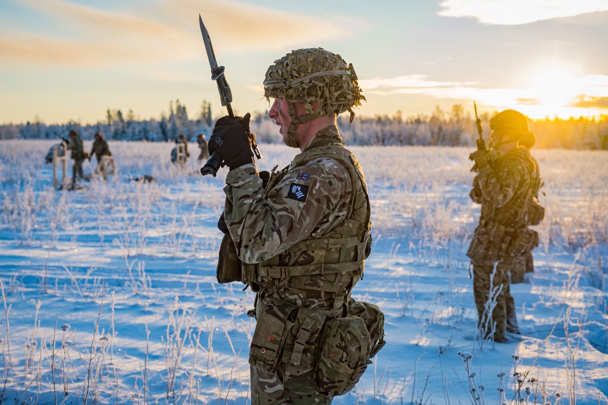 You thought it was chilly here in the UK? B, Fire Support Company, have been out in the snow conducting a bayonet range in Estonia as part of the @BG_Poland_eFP . Bayonet training is a crucial part of infantry soldiering and tests mental and physical resilience? Could you do it?
