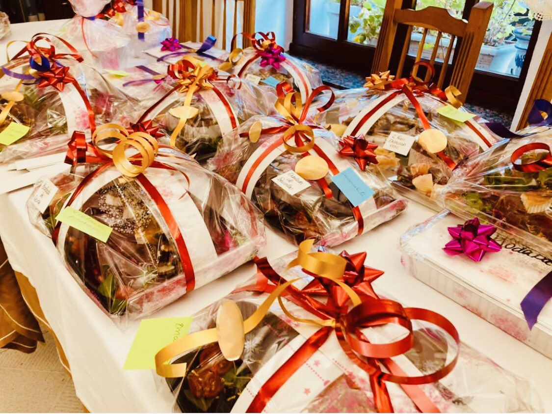 Comenzamos con los pedidos para las fiestas. Nuestra cocina en vuestra casa. Tenemos el teléfono abierto para las reservas. #Navidad2022