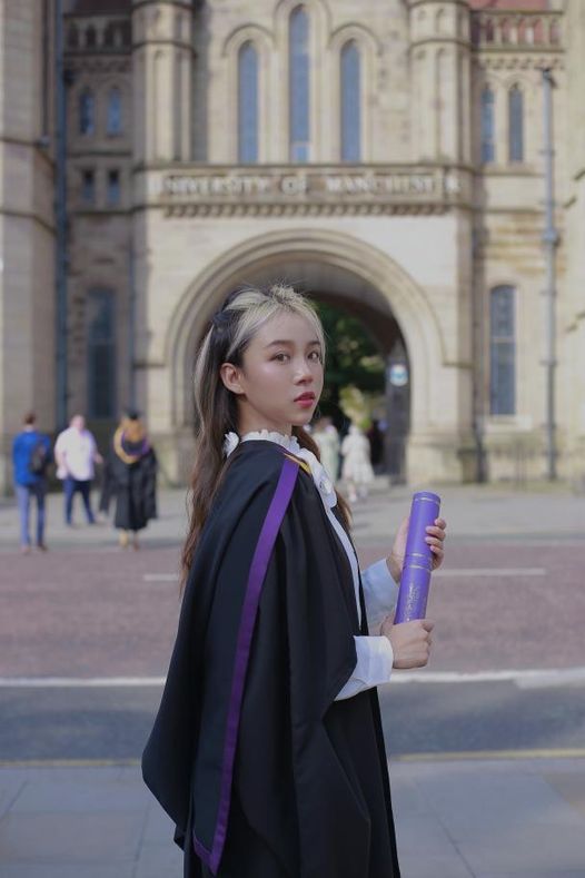 OfficialUoM's tweet photo. We are incredibly proud of each and every one of our graduates.💜🎓

Congratulations to those pictured: Georgia, Aswin and Zhaonan! #UoMGraduation https://t.co/aNaUBRTnAf