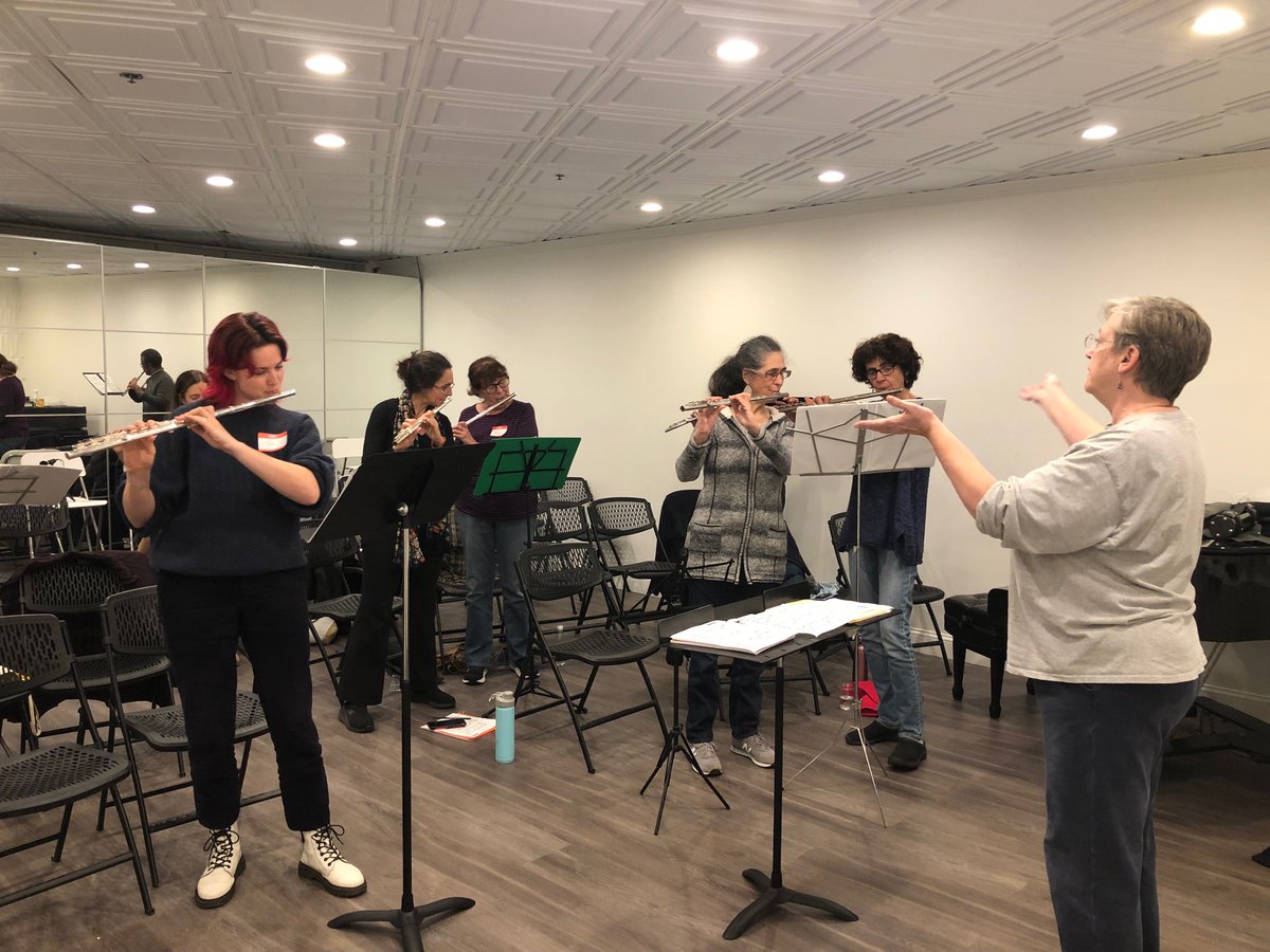 EYarrison's tweet photo. cold winter night✅
lovely rehearsal space at @flutistryboston✅
Me2/Boston Flute Choir members✅
Chaconne by Purcell✅
#stigmafreezone ✅#acceptance ✅
#musicformentalhealth✅
you are welcome to join us!
visit https://t.co/70mB7rxqwB for more info. https://t.co/x9LYpZ3MBt