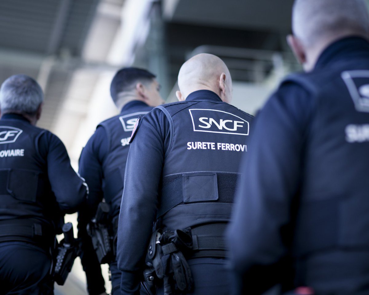 🔴Alerte info

La SUrveillance GEnerale (SUGE) change de nom et devient les Renforts d’Intervention Cadré d’Assistance Réglementaire Direct.

Tout cheminot sur le terrain en difficulté , peut demander 2 ou 4 R.I.C.A.R.D. en urgence.