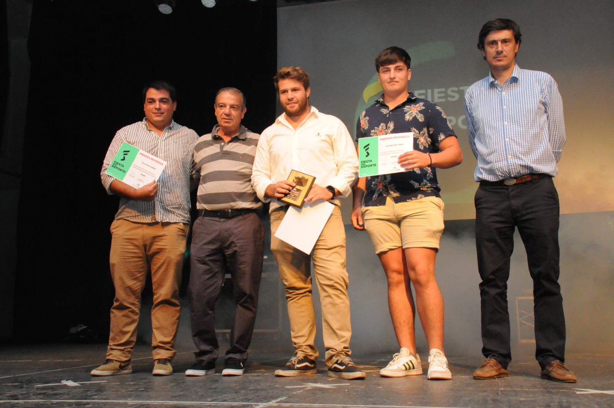 Pablo Roveda se quedó con el Movediza de bronce, en la terna de rugby, en la Fiesta del Deporte que se realizó anoche en el Teatro del Fuerte.
