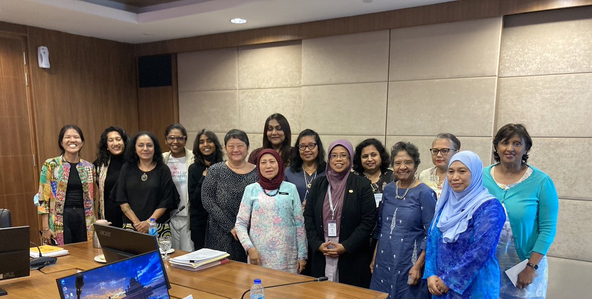 #RT @NancyShukri: RT @ivyjosiah: Facilitated a meeting with @NancyShukri  & women’s groups working on @CedawMalaysia The ministry invited representatives from Education, Religious Affairs, Law/PMO. Good start to recognise that gender is every ministry’s …