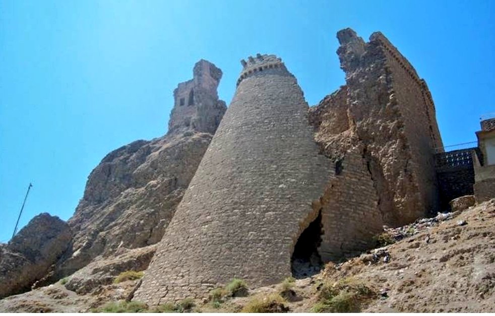AqeelAlmansrawi's tweet photo. The officials of SBAH announced to began the restoration operations in the castle of Bash Tapia ( باشطابيا), it was built in the 12th century, located on the western bank of the #Tigris river in the city of #Mosul. #archaeology. https://t.co/tdUGWisJjf